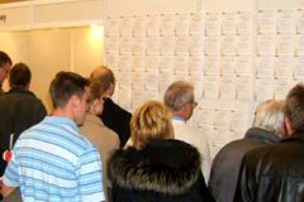 Raport NBP: firmy planują zwolnienia