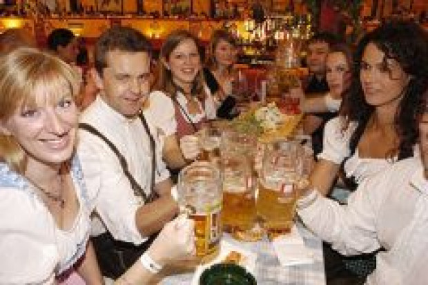 fot. Oktoberfest.de Drogie piwo nawet podczas święta piwoszy w Monachium