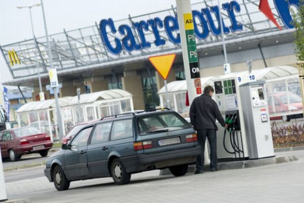 Na kryzysie skorzystają stacje paliw przy marketach