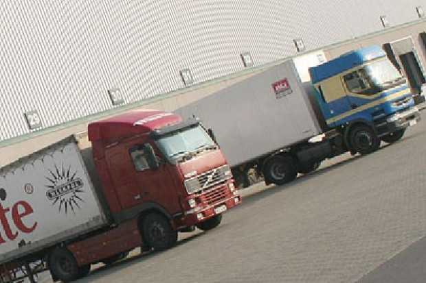 GUS: Spada sprzedaż usług transportowych