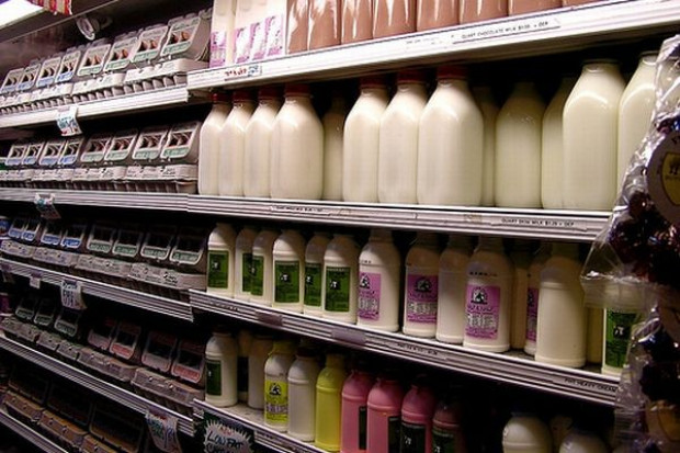 Nielsen: Polacy przeznaczają rocznie na mleko UHT ok. 1,1 mld zł