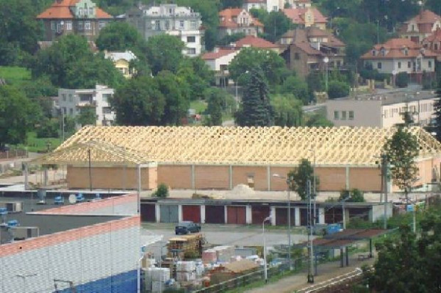fot. forum.przemysl24.pl Colliers: Działki pod budowę obiektów handlowych potaniały w I połowie 2009 r. nawet o 30 proc.