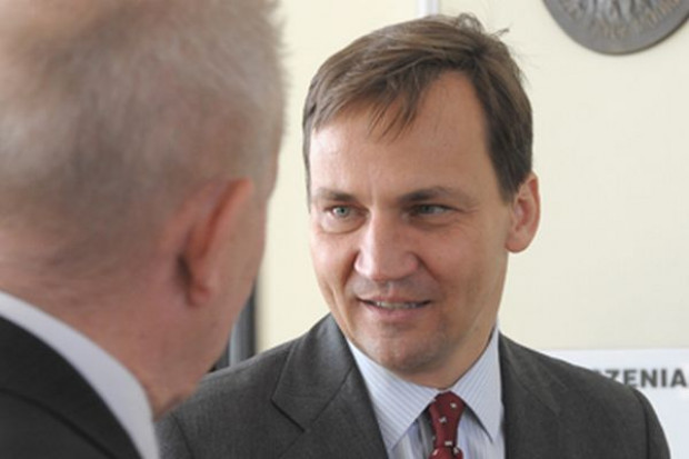 Sikorski: Rosyjskie manewry blisko naszych granic są niepokojące