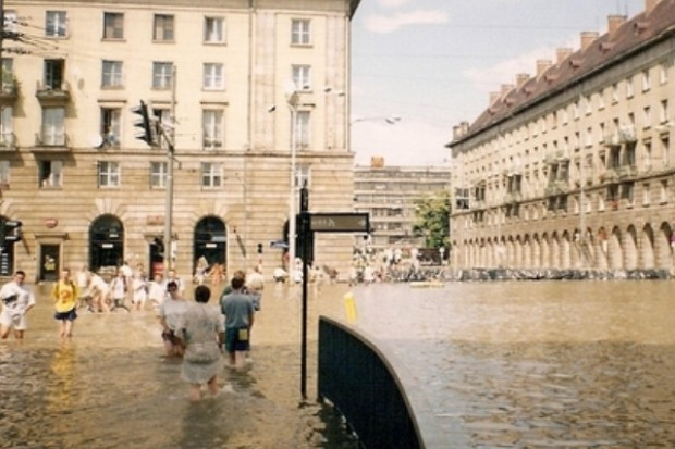 Wielka fala powodziowa zbliża się do Warszawy