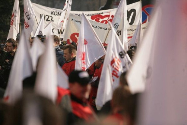 Kilkutysięczna manifestacja przed Ministerstwem Finansów