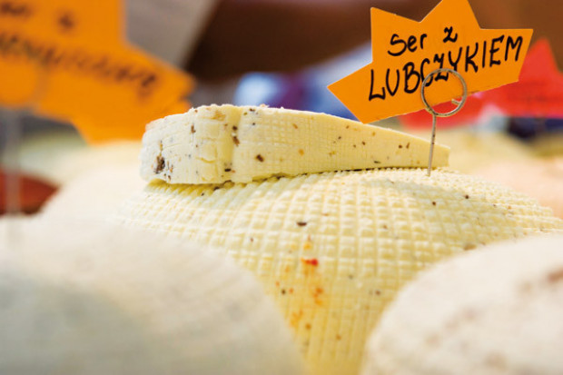 W sprzedaży serów pleśniowych dominują hiper i supermarkety
