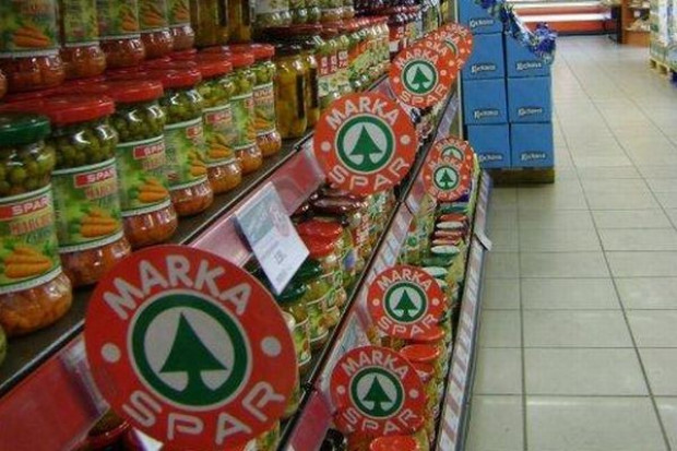 Supermarket SPAR w Jastrzębiu Zdroju ma powierzchnię 600 mkw. i proponuje klientom ok. 9 tys. pozycji asortymentowych Sieć SPAR ma w Polsce 60 supermarketów
