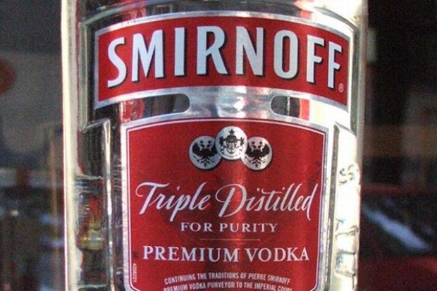 Wódka Smirnoff, fot. wikimedia Akwawit-Polmos będzie rozlewał Smirnoffa. Negocjuje także współpracę z Brown-Forman
