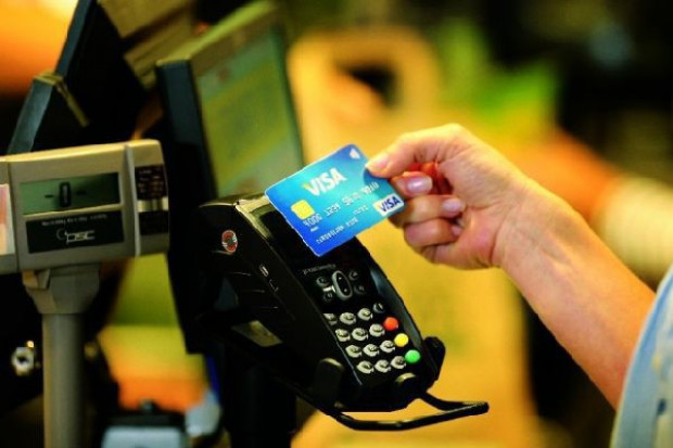 Sieci Auchan i Carrefour udostępniają swoim klientom możliwość dokonywania płatności zbliżeniowymi kartami Visa Auchan i Carrefour inwestują w płatności zbliżeniowe
