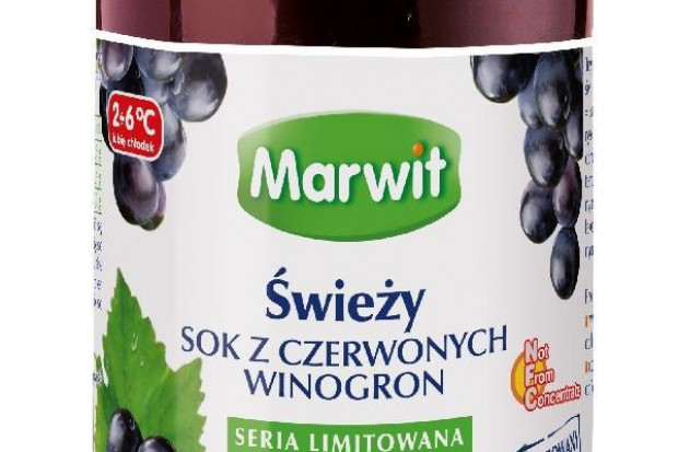 Świeży sok z czerwonych winogron