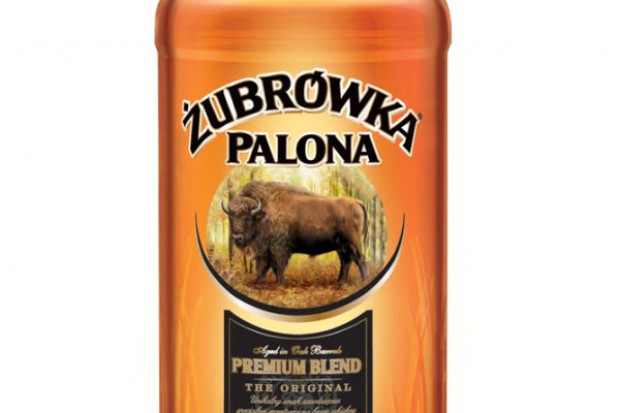 Żubrówka Palona produkowana jest na bazie receptury wykorzystującej między innymi whisky CEDC wprowadza na rynek nową Żubrówkę Paloną