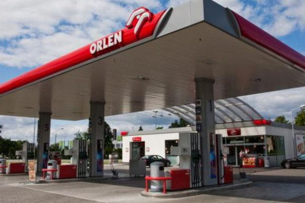Stacja benzynowa PKN Orlen Koncerny paliwowe kontra operatorzy kart płatniczych. Bitwa o opłaty interchange