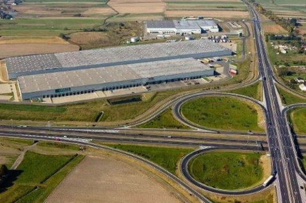 Zdaniuem ekspertów, dobra infrastruktura drogowa ma wpływ na rozwój rynków logistycznych i magazynowych Euro 2012 przyspieszy rozwój rynku nieruchomości, także komercyjnych