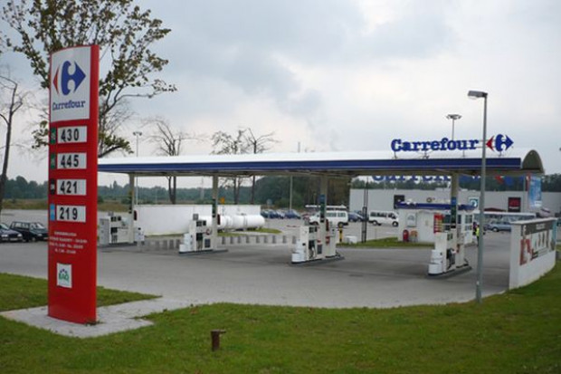 Stacja paliw sieci Carrefour Carrefour liderem rynku przymarketowych stacji paliw