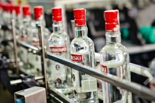 Więkoszość poslkiego rynku wódki należy do trzech producentów: Stock Polska, CEDC i Sobieski Trzech największych producentów wódki ma łącznie 80 proc. polskiego rynku