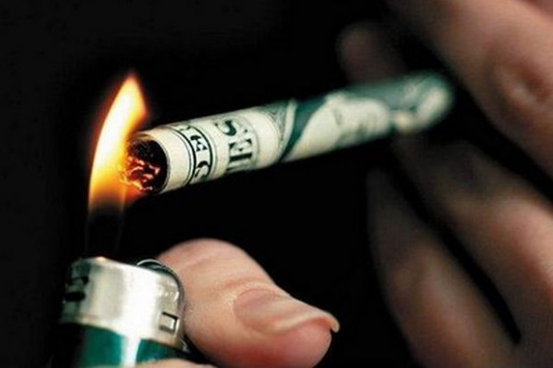 Źródło fot.: justquitcigs.com Wprowadzenie dyrektywy tytoniowej będzie kosztować 4,5 mld euro rocznie