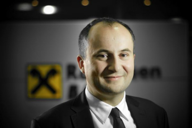 Damian Oszajca, dyrektor ds. sprzedaży faktoringu - klienci strategiczni Raiffeisen Bank Polska SA Dyrektor Raiffeisen: Producent musi uzyskać zgodę sieci na korzystanie z faktoringu