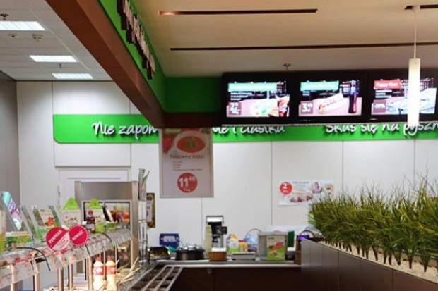 Tesco inwestuje w rozwój sieci punktów bistro w swoich polskich sklepach. Tesco chce podbić rynek jedzeniem na wagę