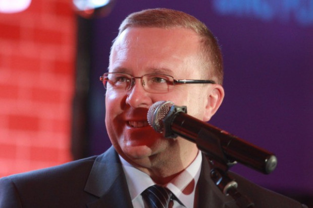 Szymon Piduch, prezes sieci Dino Polska odbiera nagrodę w kategorii "Najbardziej dynamiczna spółka" w portfelu funduszu Enterprise Investors w 2012 r. Dino zwiększy sprzedaż do 1,7 mld zł i przekroczy granicę 300 sklepów