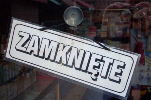 Zakaz handlu w niedzielę wchodzi tylnymi drzwiami
