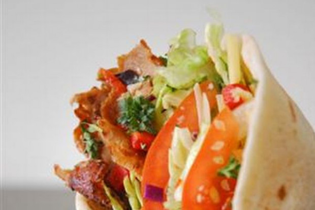 Nazwa "wołowina" zastępuje "baraninę" w sieciach barów typu kebab Rewolucja w kebabie. Baranina zmienia się w wołowinę