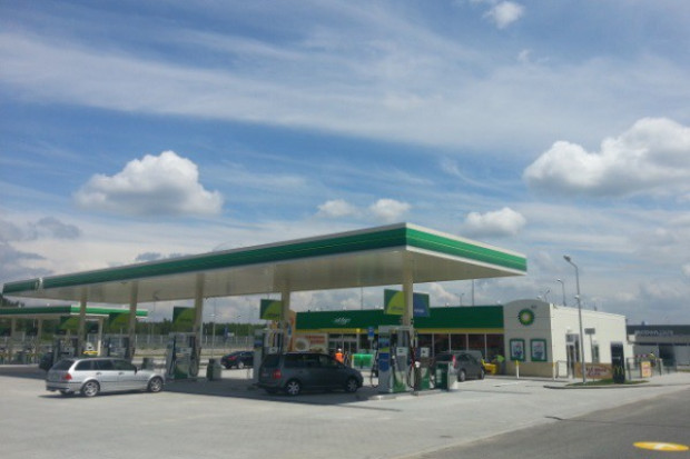 W 2014 roku firmy BP, Grupa Lotos i PKN Orlen otworzyły już siedem stacji zlokalizowanych przy autostradach i drogach ekspresowych, fot. PTWP Koncerny inwestują w stacje paliw przy autostradach