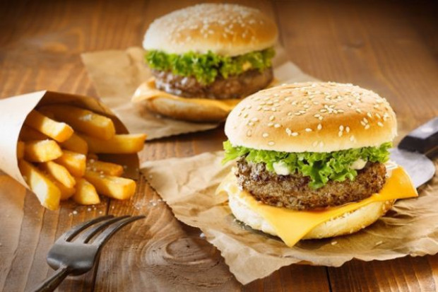 Burgery wciąż cieszą się bardzo dużym zainteresowaniem (fot. mat.pras.) Lokale serwujące burgery nie tracą popularności