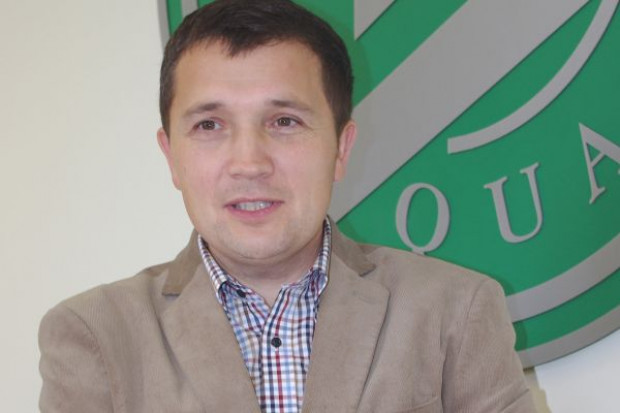 Certyfikat KZR-INiG otwiera nowe możliwości przed przedsiębiorcami, którzy mogą bez najmniejszych obaw nabywać surowce z certyfikatami innych systemów, uznanych przez Komisję Europejską w ramach dyrektywy 2009/28/WE - mówi Sebastian Ciach, Menedżer Produktów Branży Rolno-Spożywczej i Biopaliw DEKRA. DEKRA Certification pionierem certyfikacji zrównoważonej produkcji biopaliw i biomasy KZR-INiG