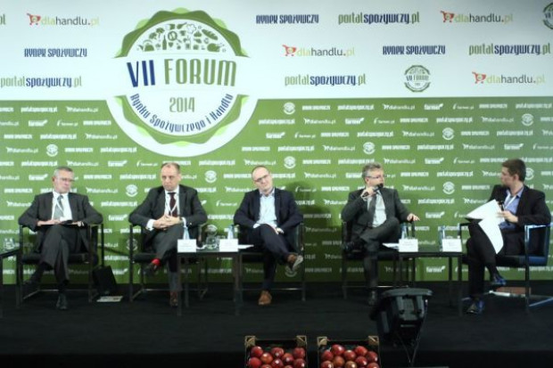 Uczestnicy panelu "Klient jest królem" na VII FRSiH fot. PTWP Nastała era smart shoppera, berłem konsumenta jest internet