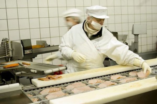 Państwo dopłaci do pensji pracowników firm zagrożonych embargiem Będą dopłaty do pensji pracowników firm zagrożonych embargiem