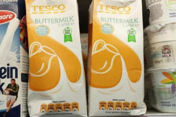 Opakowanie maślanki z Tesco budzi kontrowersje