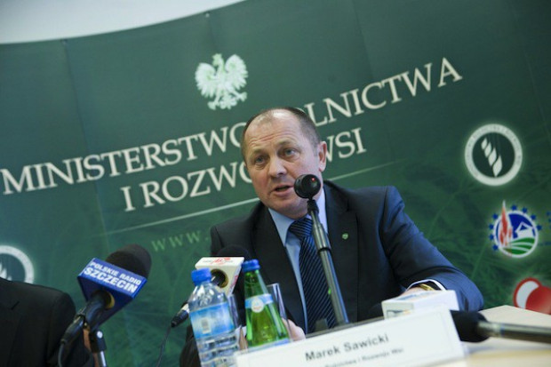 Marek Sawicki, minister rolnictwa i rozwoju wsi /fot.żelaznastudio KE może zgodzić się na rozłożenie kar za nadprodukcję mleka na raty