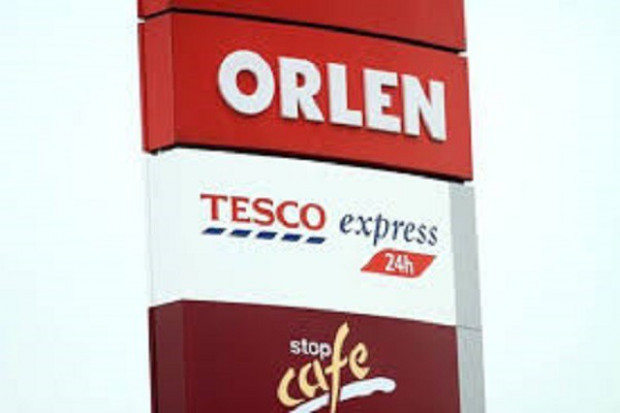 Tesco Express przy stacji PKN Orlen (fot. Paweł Pawłowski, zelaznastudio.pl) Tesco Express i Delikatesy Centrum mają po 10 sklepów na stacjach PKN Orlen