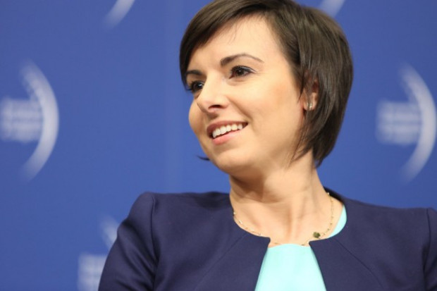 Polskie przedsiębiorstwa, aby móc konkurować na zagranicznych rynkach, powinny korzystać z pomysłów nie tylko wewnętrznych ale i zewnętrznych. Powinny dzielić się ze sobą wiedzą i rozwiązaniami - mówi Aleksandra Magaczewska, prezes Agencji Rozwoju Przemysłu Fot. PTWP (RK) ARP stworzy platformę transferu technologii