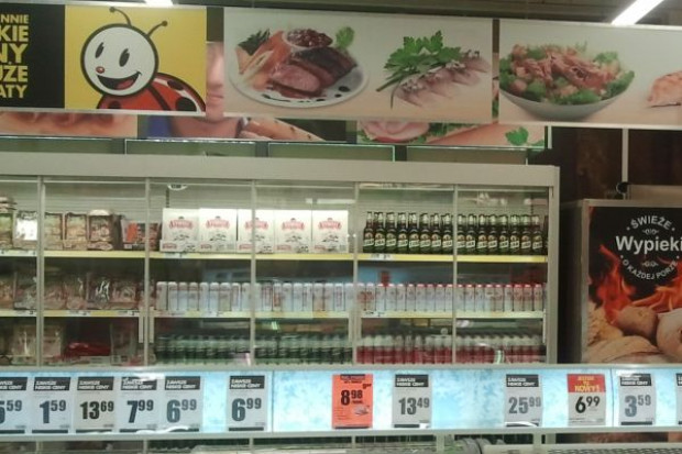 Biedronka oferuje zimne piwo z lodówki, fot. portalspozywczy.pl Biedronka sprzedaje zimne piwo - zdjęcia
