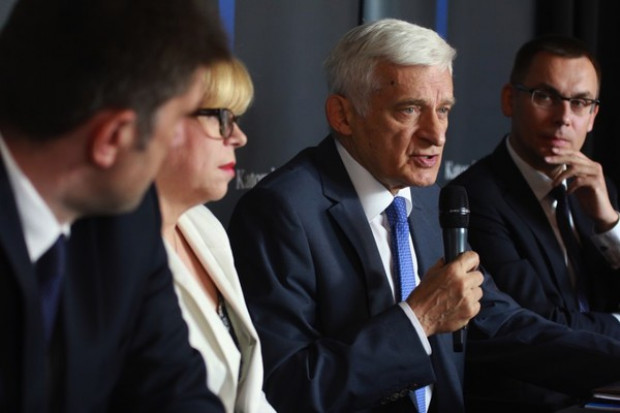 Prof. Jerzy Buzek, przewodniczący Rady EEC, podkreślił, że Kongres wspiera działania mające zahamować emigrację zarobkową z Polski a także szuka rozwiązań, które mają pomóc młodemu pokoleniu w UE.Fot. PTWP (Andrzej Wawok) VII Europejski Kongres Gospodarczy podsumowany