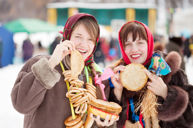 Młode Rosjanki (fot. Shutterstock) Zakupy w Polsce słabo opłacalne dla Rosjan