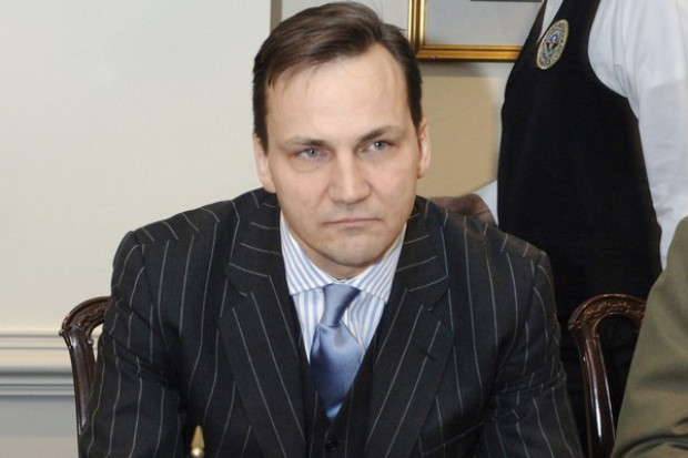 Radosław Sikorski; fot. za wnp.pl Kancelaria Prezydenta: MSZ wystąpiło z wnioskiem o order dla szefa Biedronki w maju ub.r.