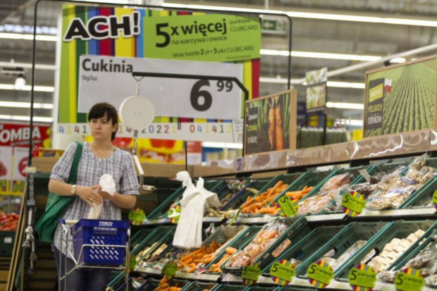sklep sieci Tesco w Warszawie; fot. Żelazna Studio Tesco zwiększa wydatki na reklamę