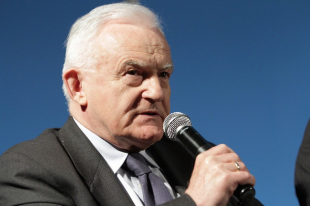 Drodzy rodacy, nie jesteście skazani na PO i PiS, na te same twarze, macie realną alternatywę - mówi Leszek Miller, szef SLD (fot. PTWP) Zjednoczona Lewica chce podniesienia płacy minimalnej