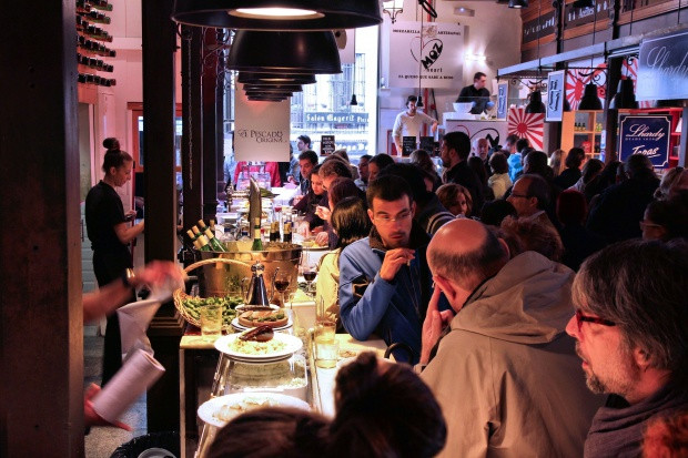 fot. shutterstock.com Kontrole w czeskich restauracjach w związku ze sprzedawaniem alkoholu nieletnim