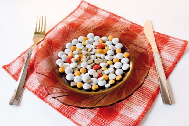 (fot. Fotolia) Zajadamy się lekami bez recepty