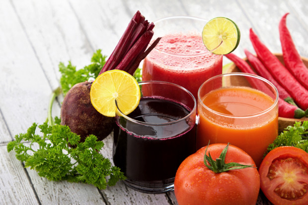 Fot. Shutterstock Dieta bogata w owoce, warzywa oraz soki zmniejsza ryzyko zachorowań na raka