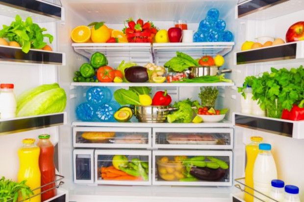 Inteligentna lodówka, która złoży zamówienie na kończące się produkty spożywcze, zanim zdąży się o tym pomyśleć? fot. Shutterstock Lodówka sama zamówi produkty spożywcze?