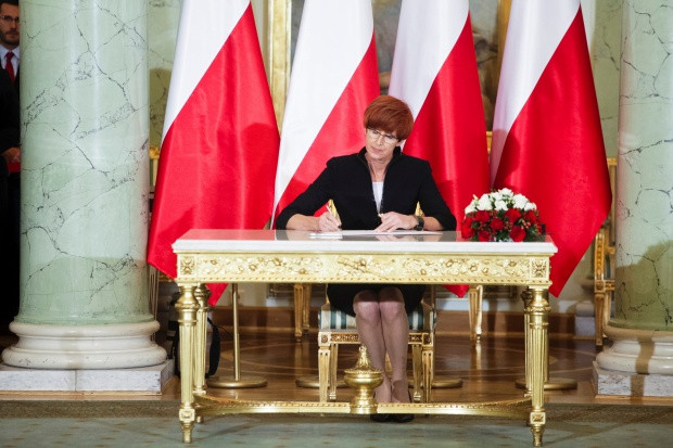 Elżbieta Rafalska, minister rodziny, pracy i polityki społecznej. Fot. Pawel Pawlowski/zelaznastudio.pl Rafalska: Obniżenie wieku emerytalnego możliwe już od 2017 roku