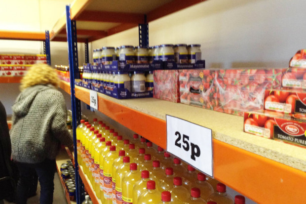 fot. za easyfoodstore.com Powstała sieć sklepów, w których wszystko kosztuje 25 pensów. Pokonają dyskonty?