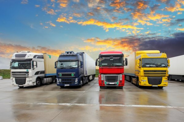 Komisja Europejska nie ma zamiaru włączać się w spór dotyczący zezwoleń transportowych na wjazd do Rosji fot. Shutterstock KE nie pomoże Polsce w sporze z Rosją ws zezwoleń transportowych