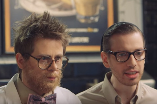 fot. kadr za YouTube Aktorzy Klubu Komediowego wystąpią w reklamach Costa Coffee