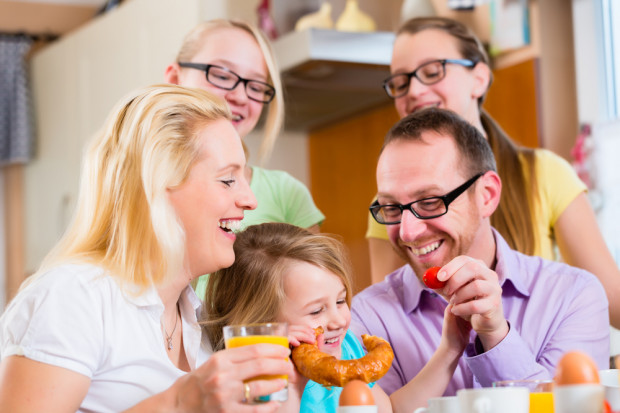Nawyki żywieniowe Polaków ulegają zmianie. fot. shutterstock Polacy spożywają coraz więcej posiłków w ciągu dnia