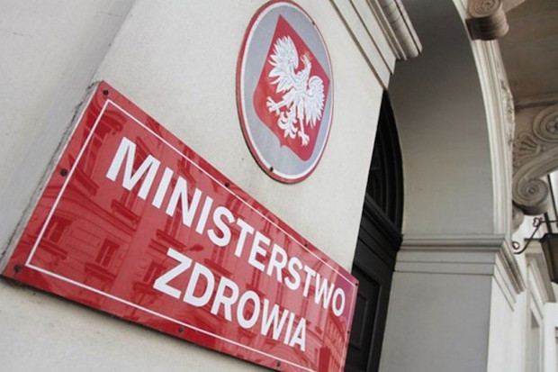 Ministerstwo Zdrowia priorytetowo traktuje walkę z nadwagą i otyłością MZ: Zmiana nawyków żywieniowych Polaków musi być stymulowana nie tylko ograniczeniami